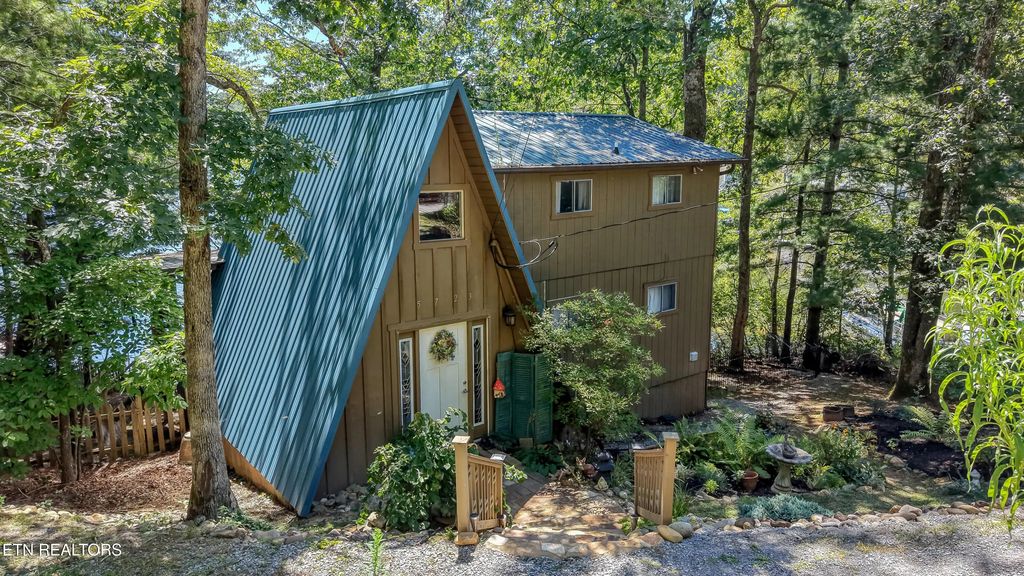 5723 Lakeshore Drive, Tallassee