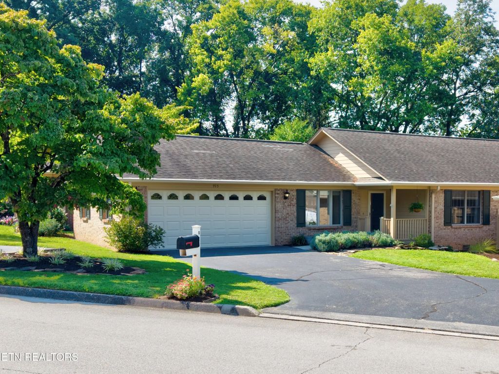923 Jamestown Way, Maryville