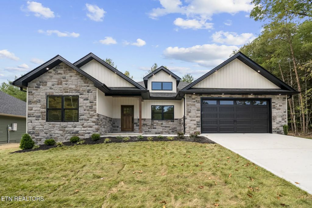 152 Natchez Circle, Crossville