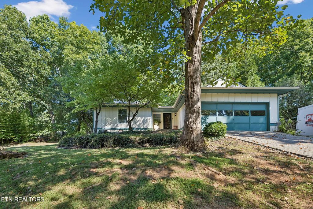10033 Bluegrass Rd, Knoxville