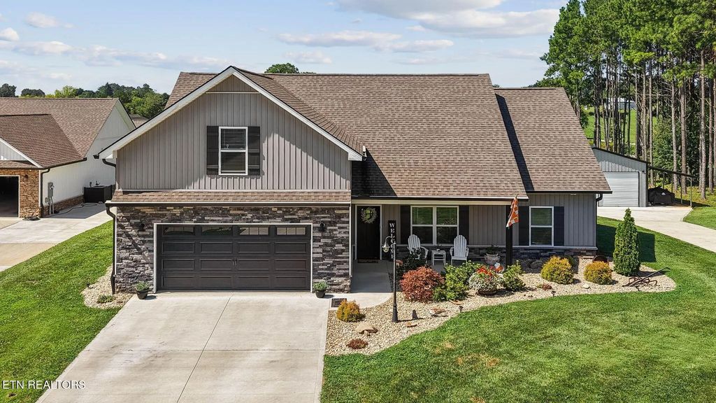 811 Pinebrooke Drive, Maryville