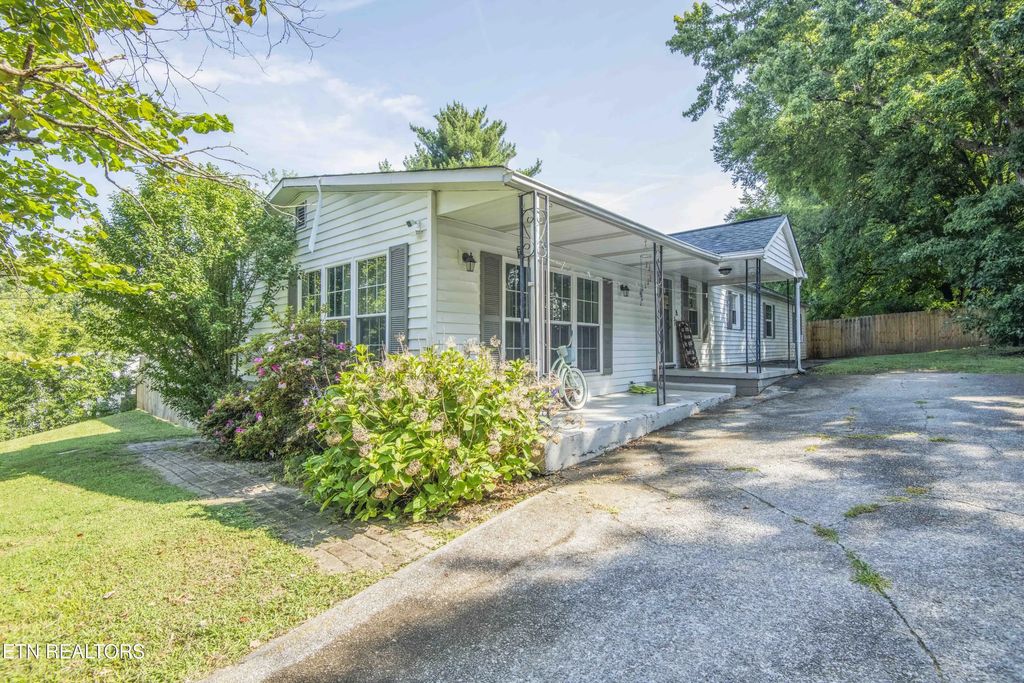 116 S Pine St, Maryville