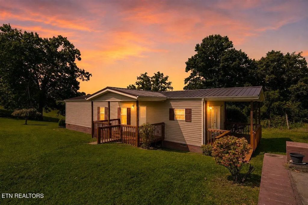 525 Cave Springs Rd, Tazewell