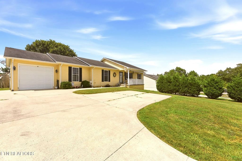 1035 Cook Rd, Crossville