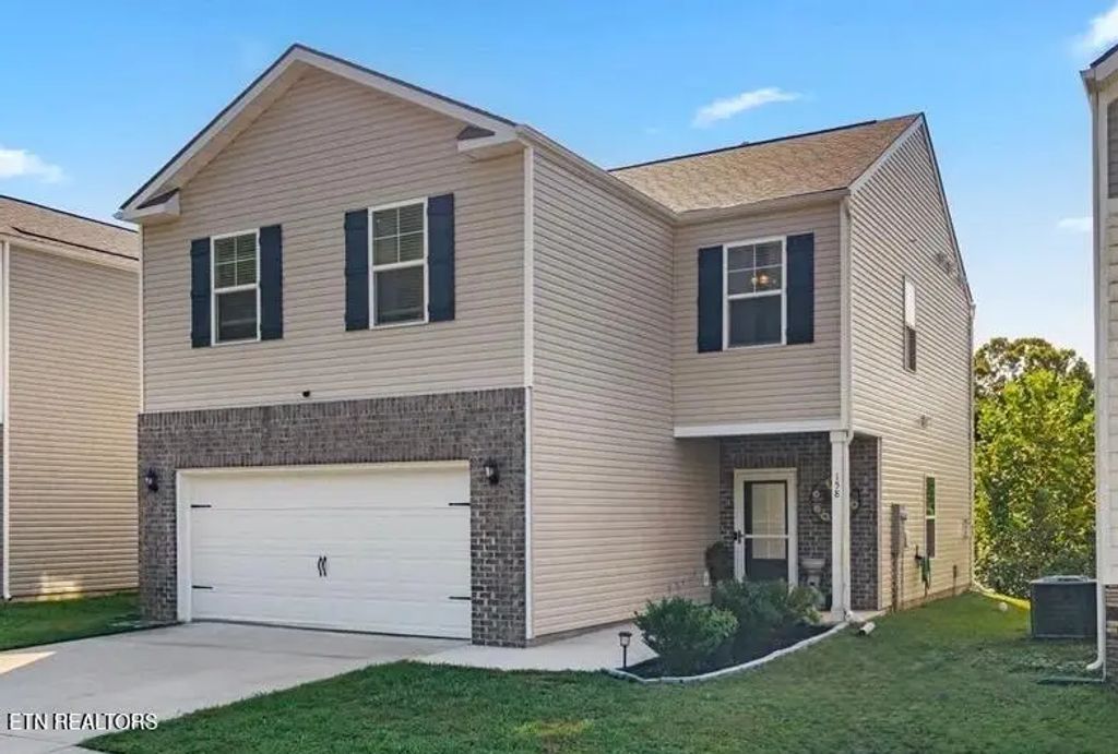 158 Harbour Pointe Lane, Oak Ridge