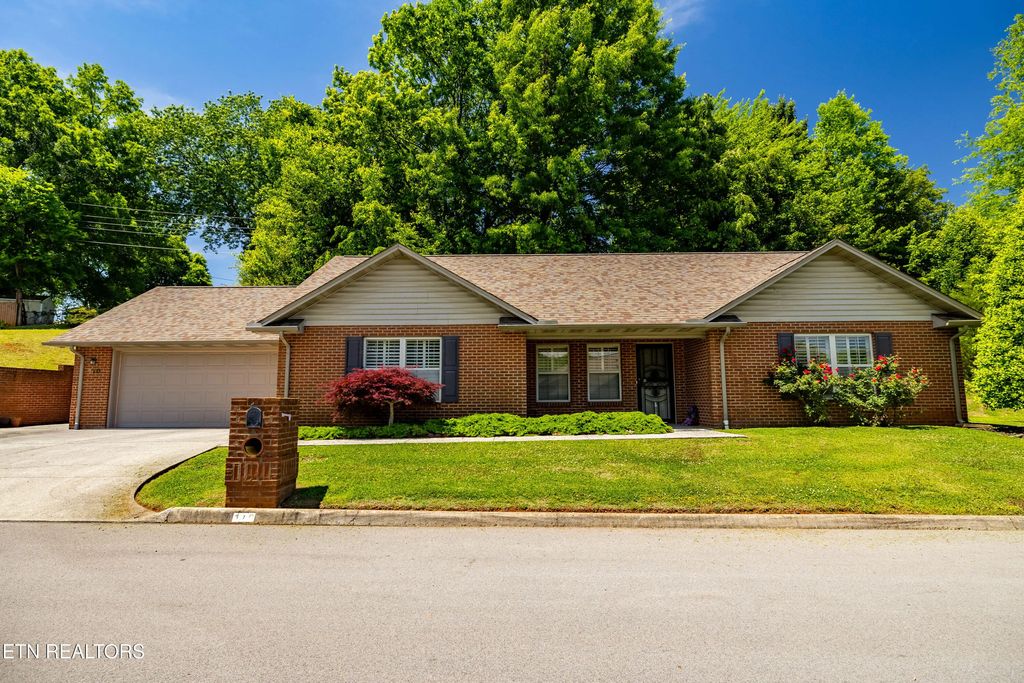 170 Manchester Drive, Maryville