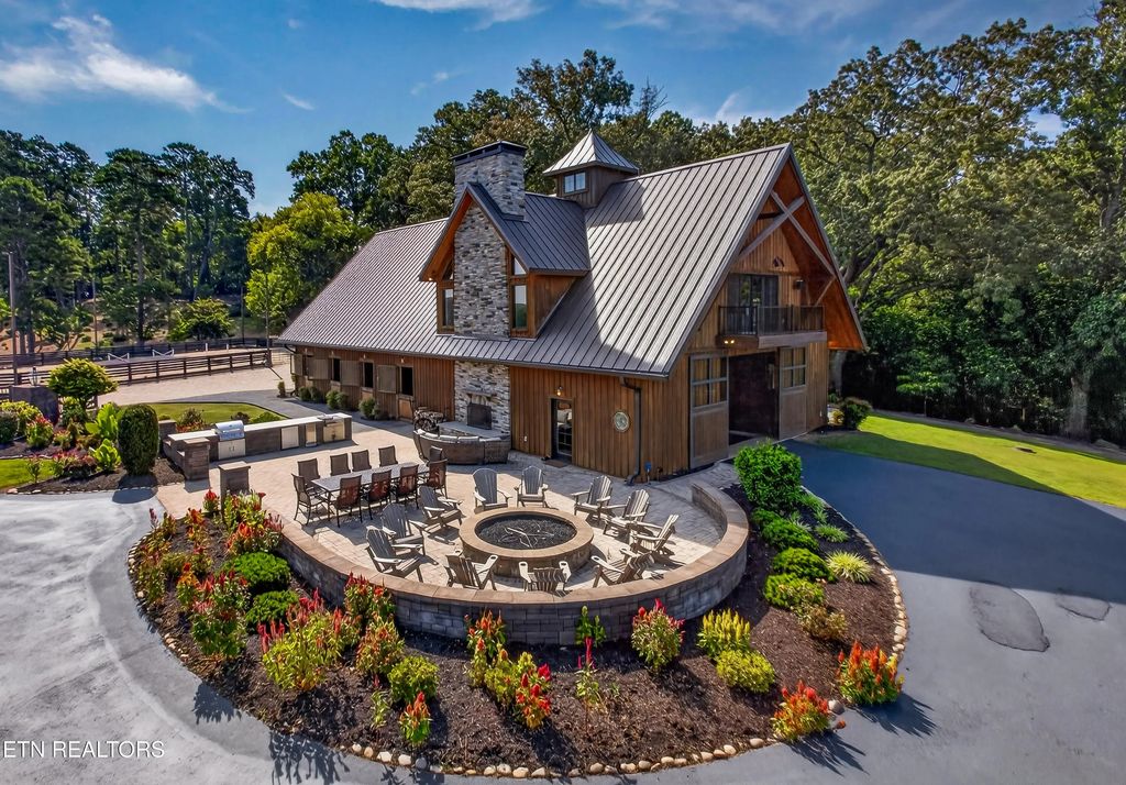 4560 Gravelly Hills Rd, Louisville
