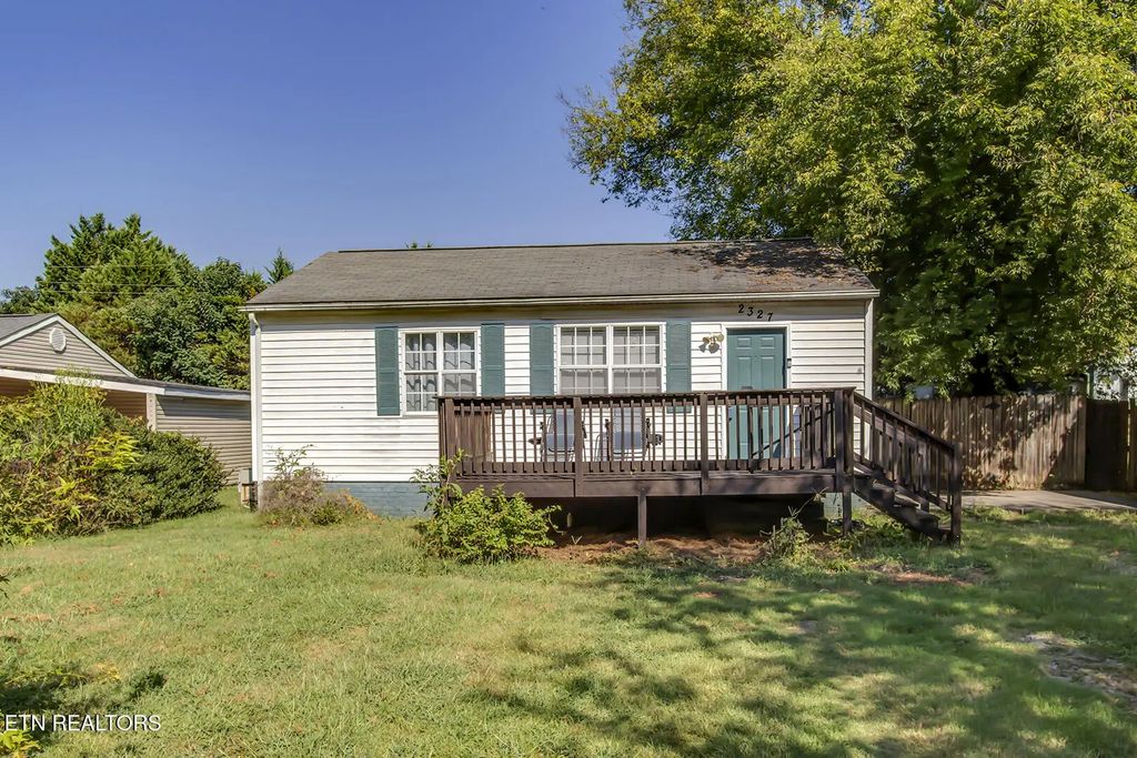 2327 Grove St, Maryville
