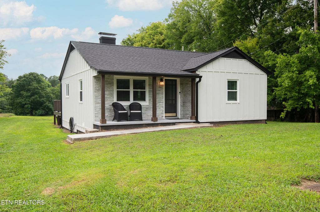 1009 Mabry Hood Rd, Knoxville