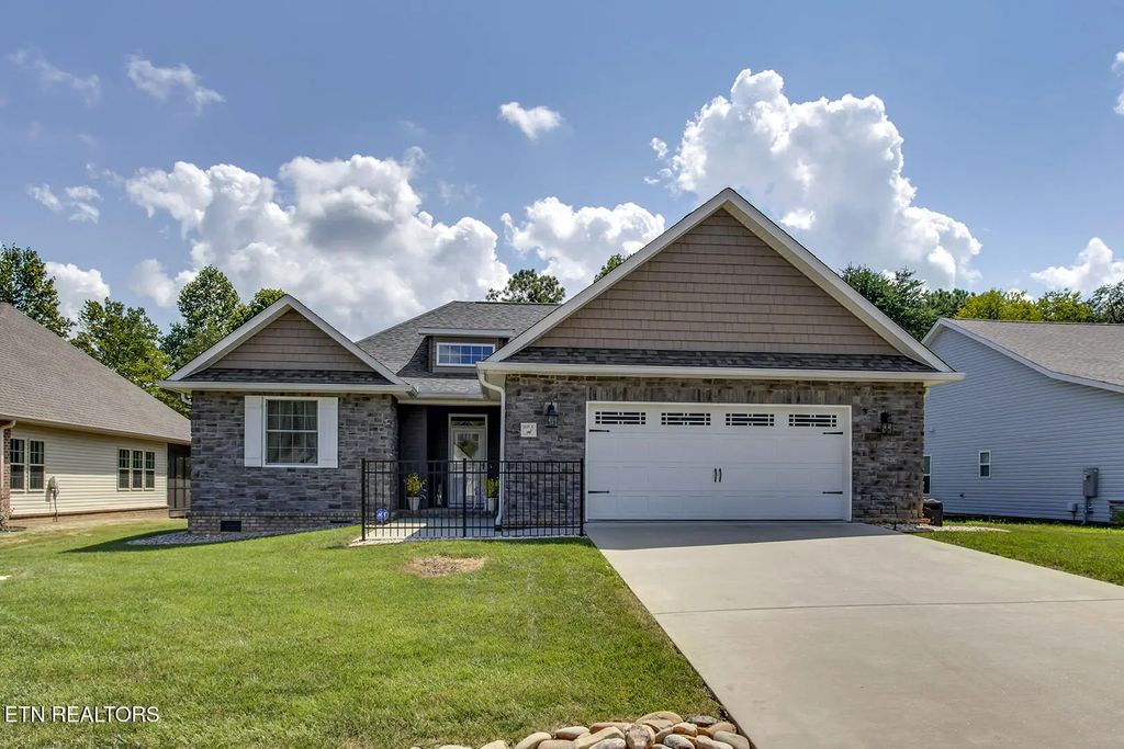 156 Elokwa Way, Loudon