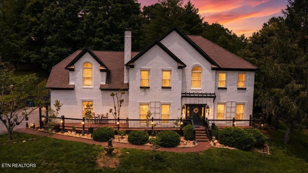 15 Radisson Cove, Oak Ridge