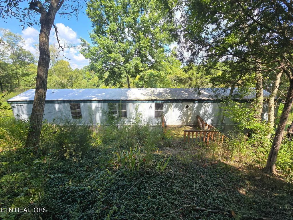 524 N Farnum St, Friendsville