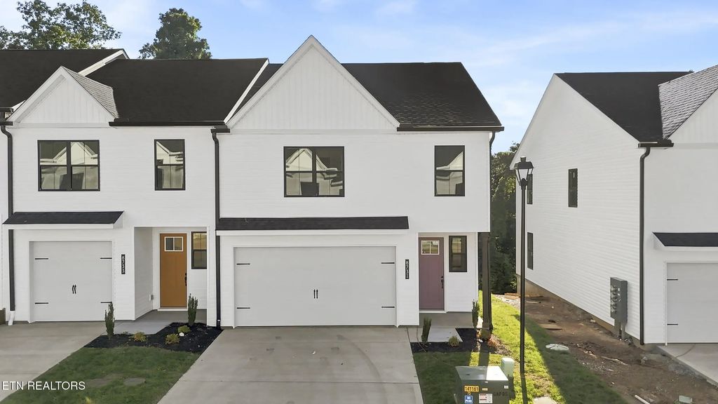 8731 Chapman Trace Way, Knoxville