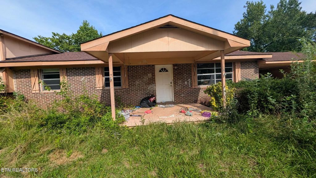 300 Bowman Lane, Decatur