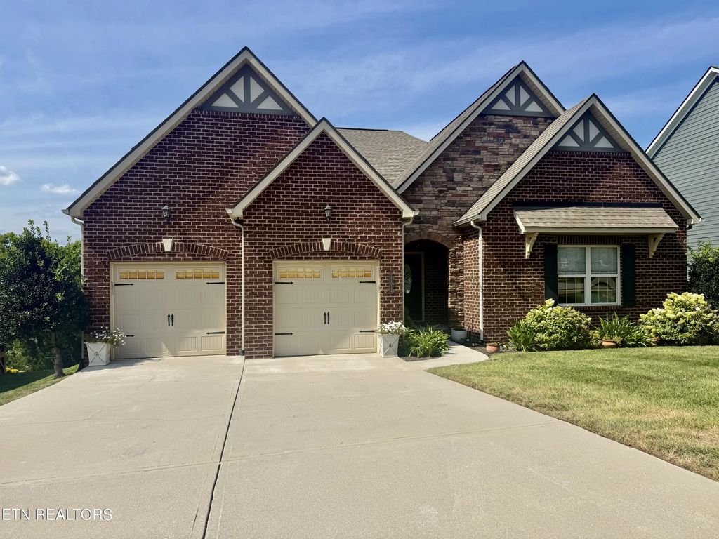 11013 Hunters Knoll Lane, Knoxville