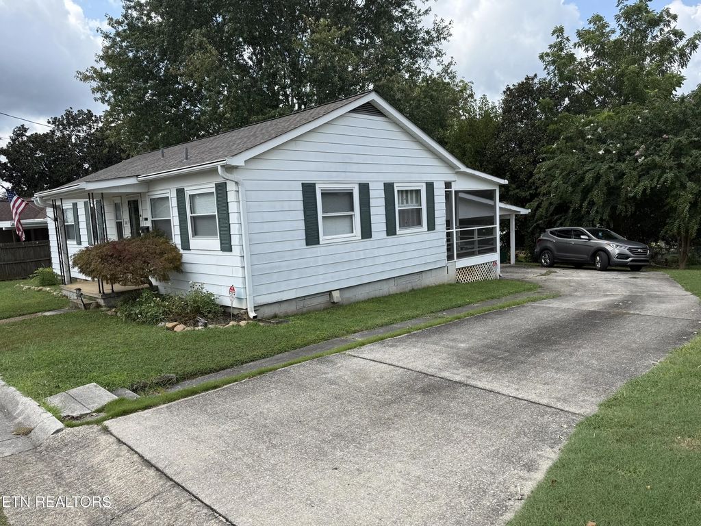 102 Victoria Rd, Oak Ridge