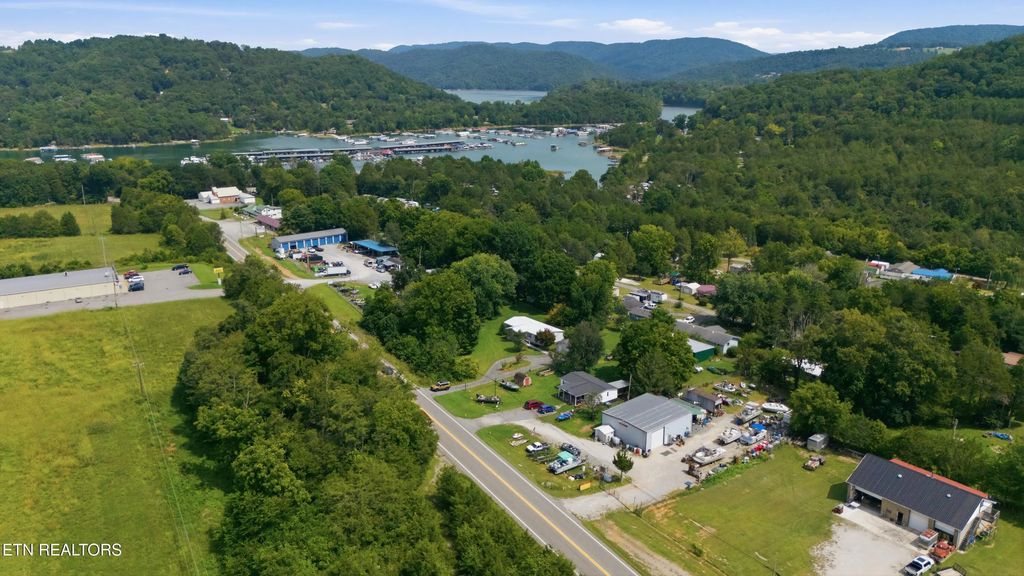 5275 Tennessee 33, New Tazewell