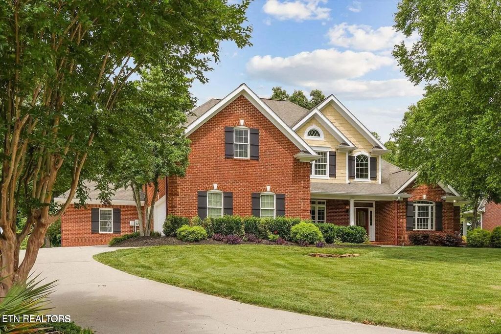 769 Oak Chase Blvd, Lenoir City