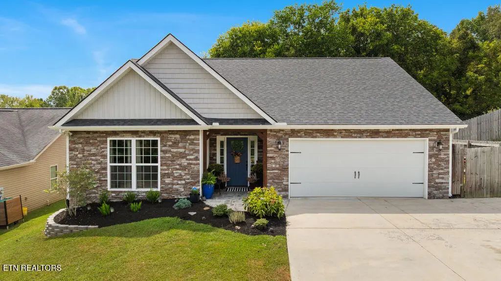 6913 Harvest Grove Lane, Knoxville