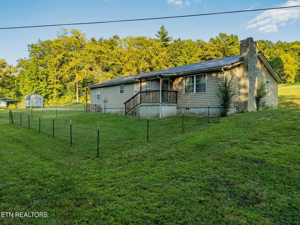 375 Snow Hill Rd, Oakdale