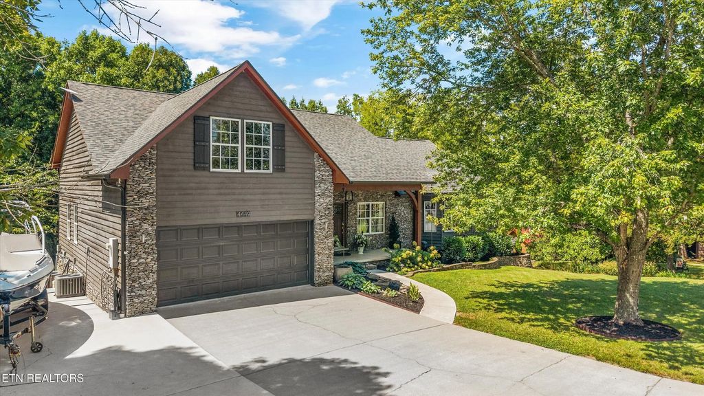 4449 Wonderland Drive, Louisville