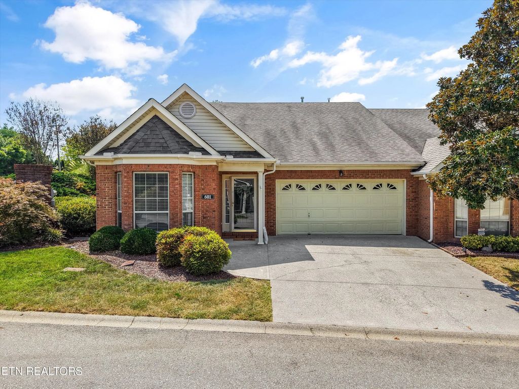 601 Applegate Lane, Farragut