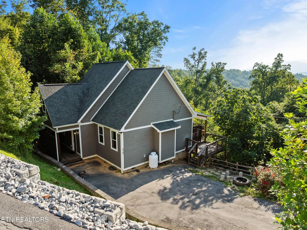 828 Beanstalk Rd, Gatlinburg