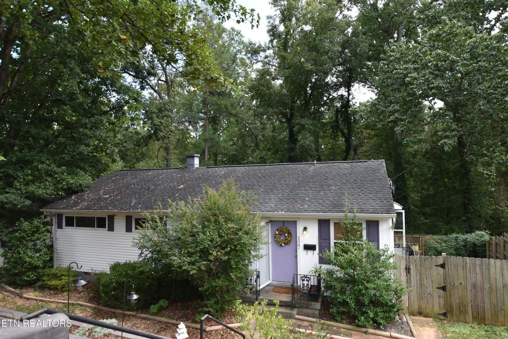 127 Amherst Lane, Oak Ridge