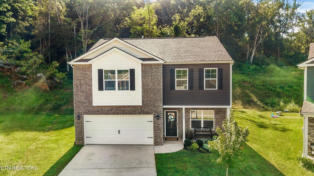7104 Dusty Rose Lane, Knoxville