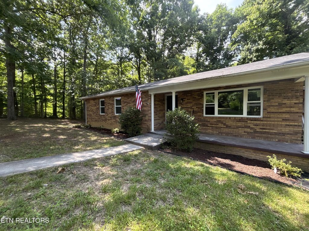 720 Poplar Lane, Winfield