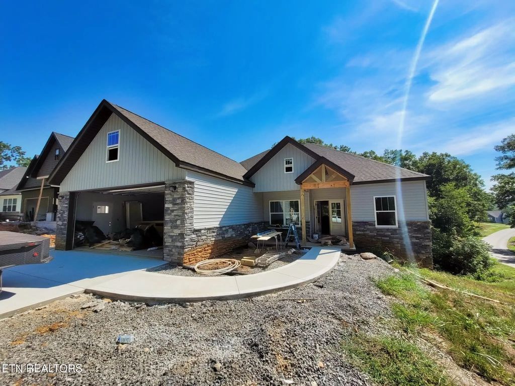 101 Odali Lane, Loudon