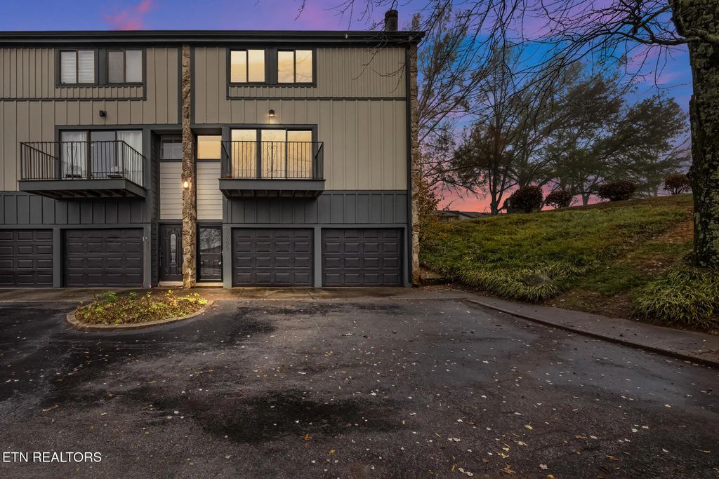 1900 Cherokee Bluff Drive, Knoxville
