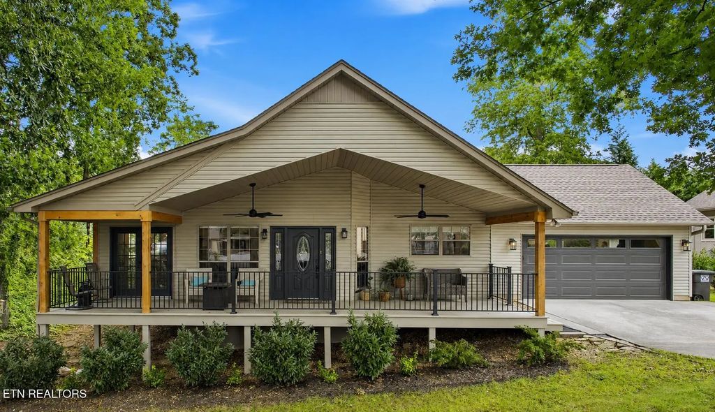 130 Okema Lane, Loudon