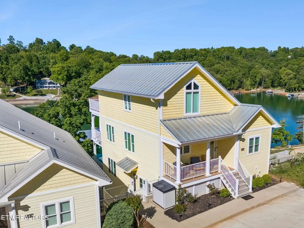 185 W Deer Village Lane B, LaFollette