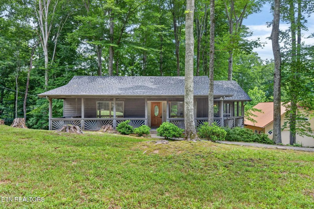 1110 Cherokee Rd, Byrdstown