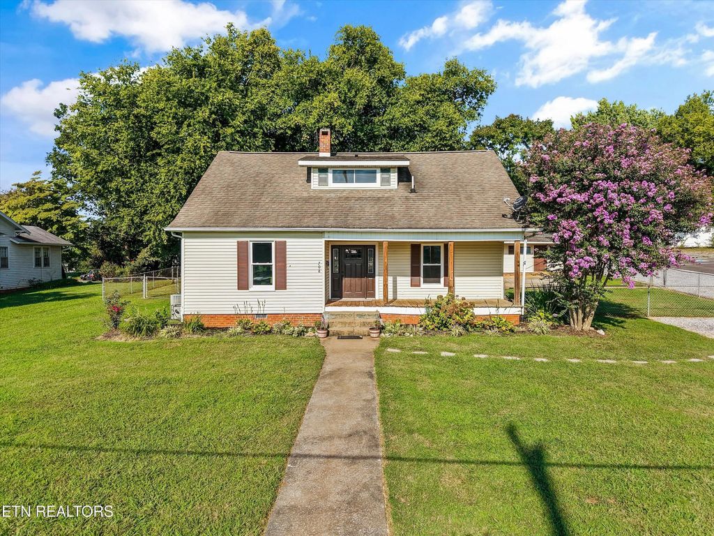 708 Ward Ave, Loudon