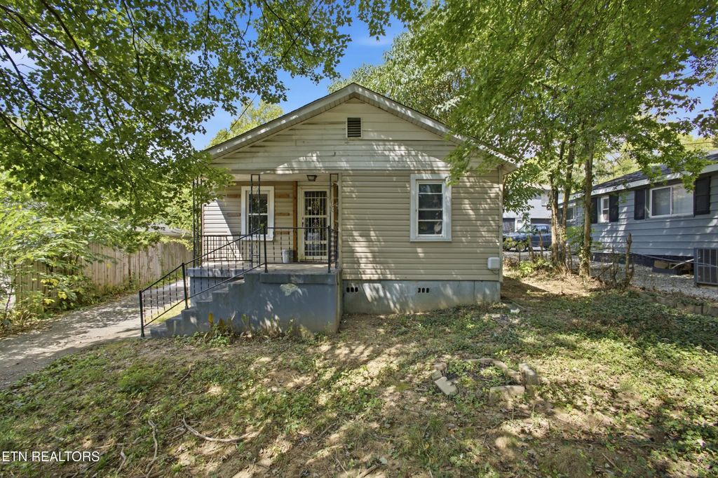 547 Henderson St, Harriman