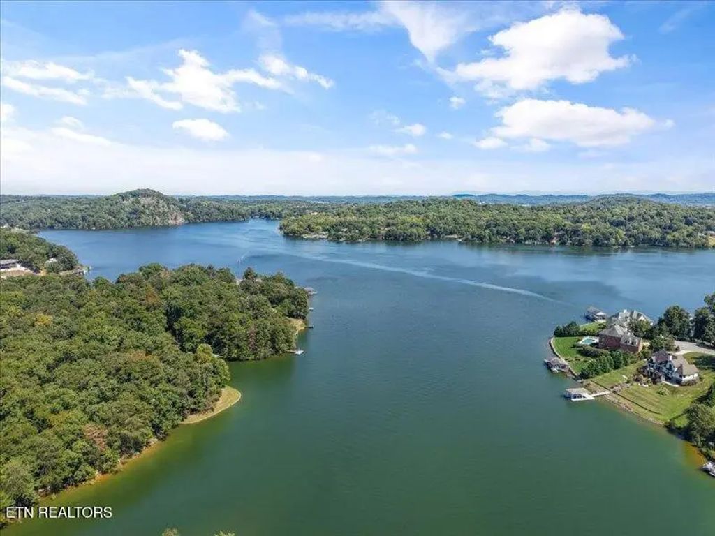 1794 Lakeland Drive, Lenoir City
