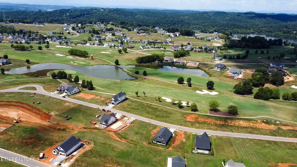 783 Black Bear Circle, Loudon