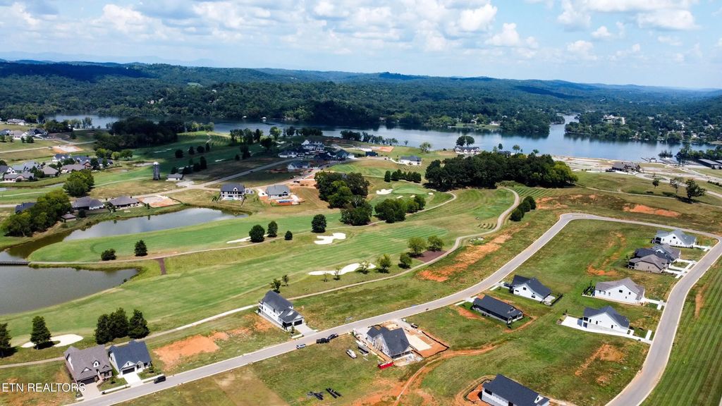 805 Black Bear Circle, Loudon