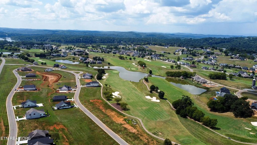 827 Black Bear Circle, Loudon