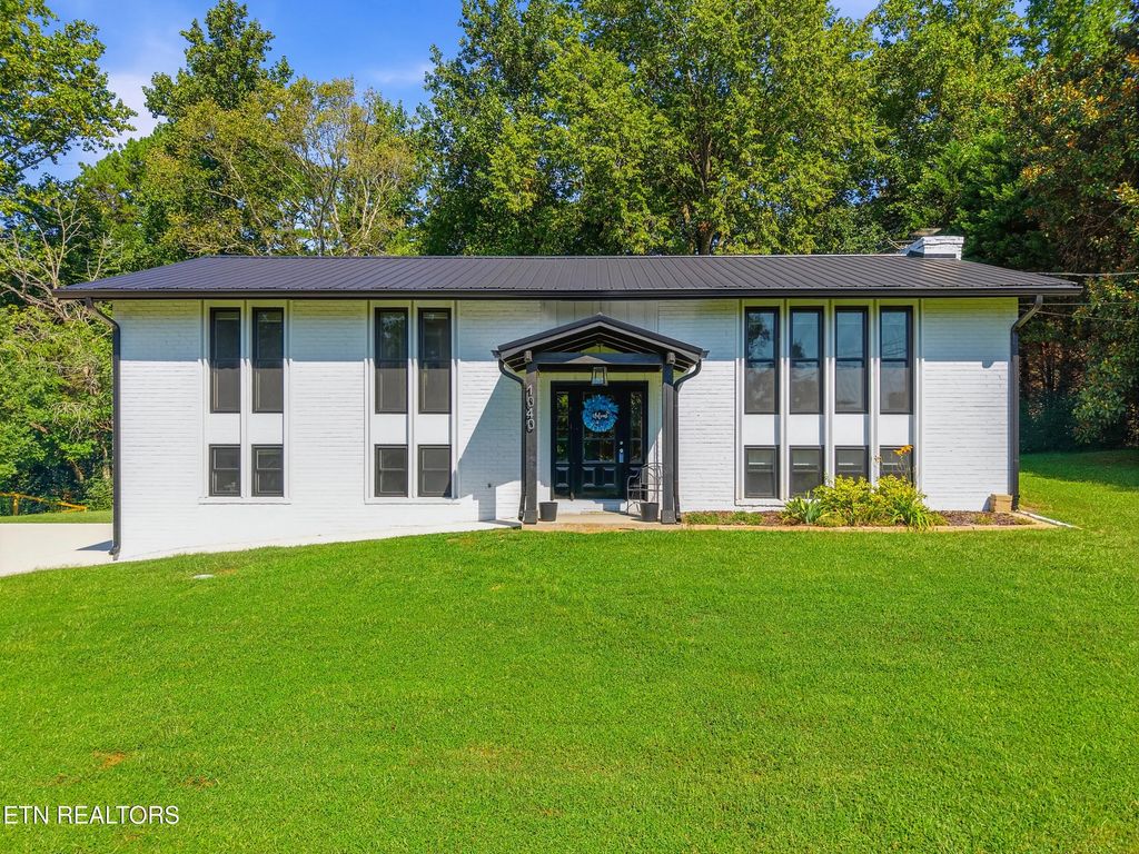 1040 Chris Dale Drive, Seymour