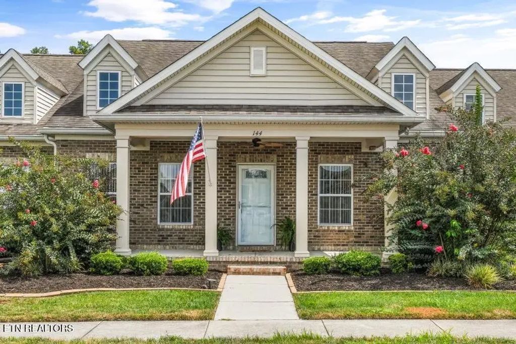 144 Hardinberry St, Oak Ridge