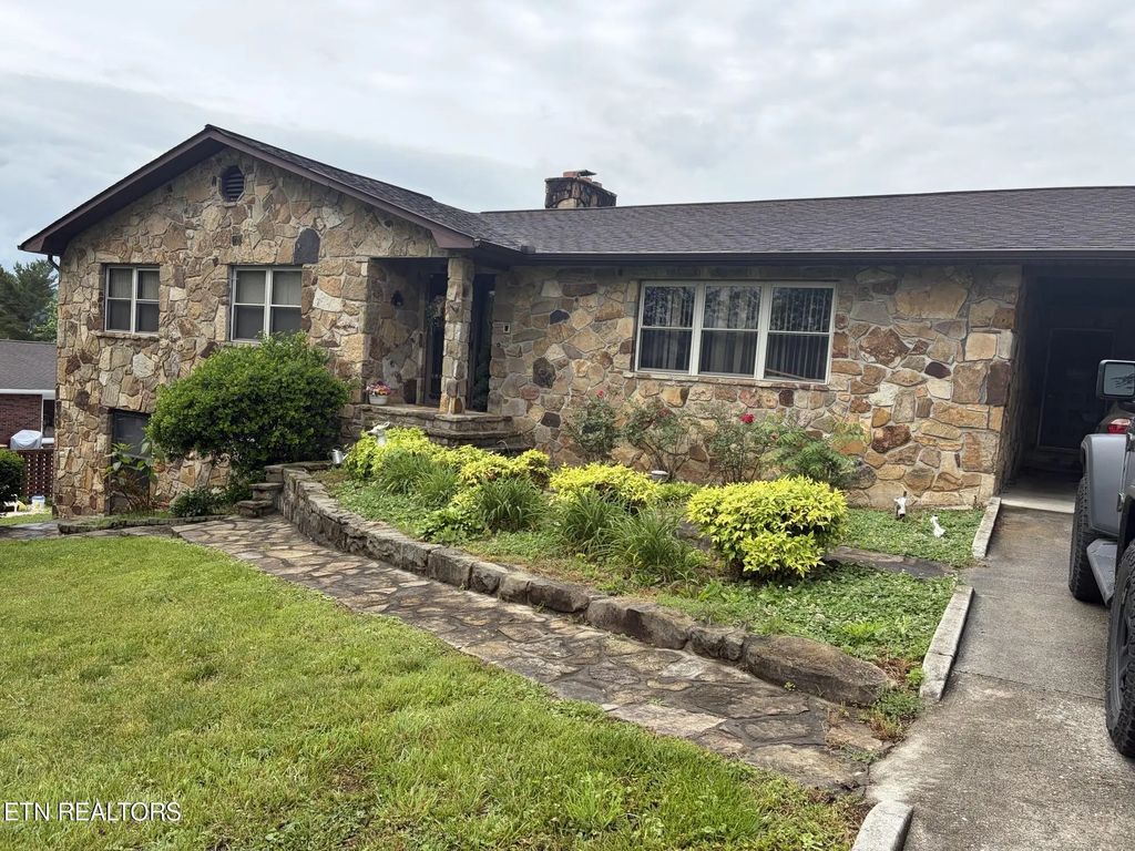 119 Mountain View Rd, Jacksboro