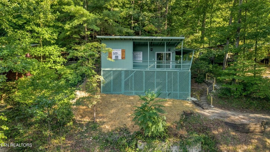 154 White Oak Lane, Caryville