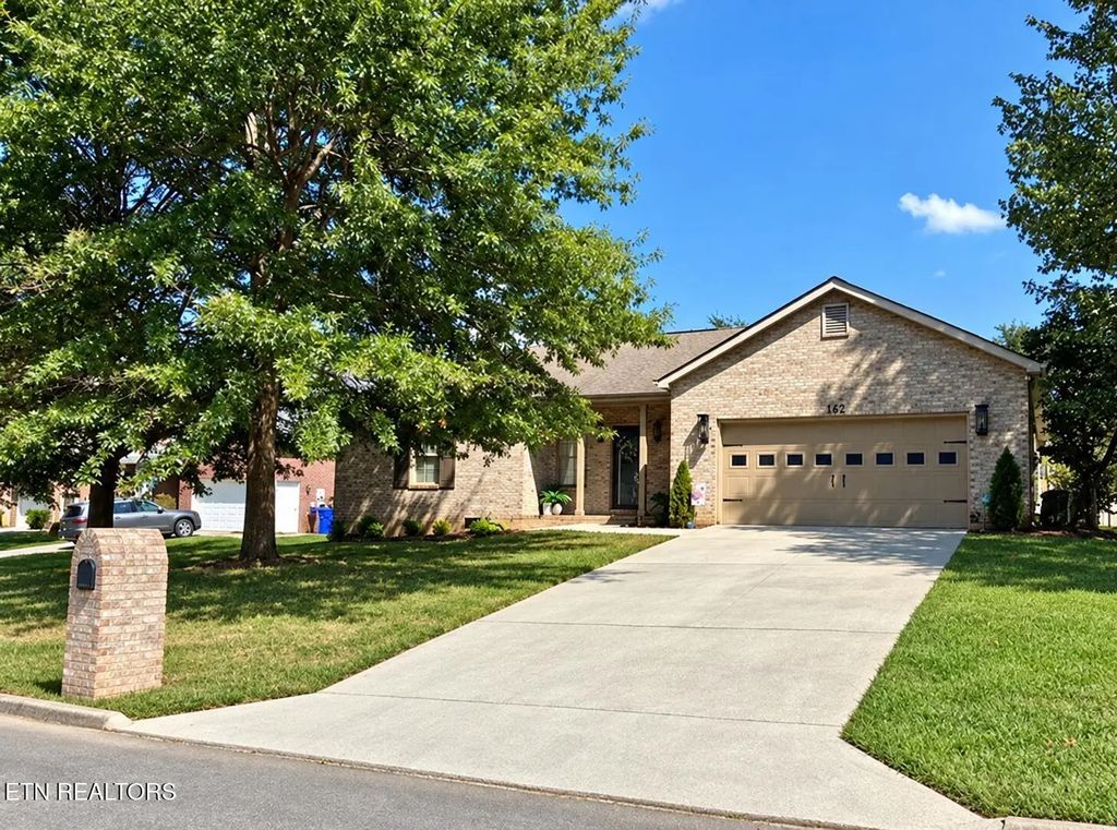 127 Capital Circle, Oak Ridge