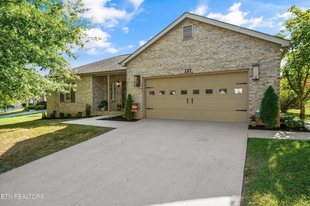 127 Capital Circle, Oak Ridge
