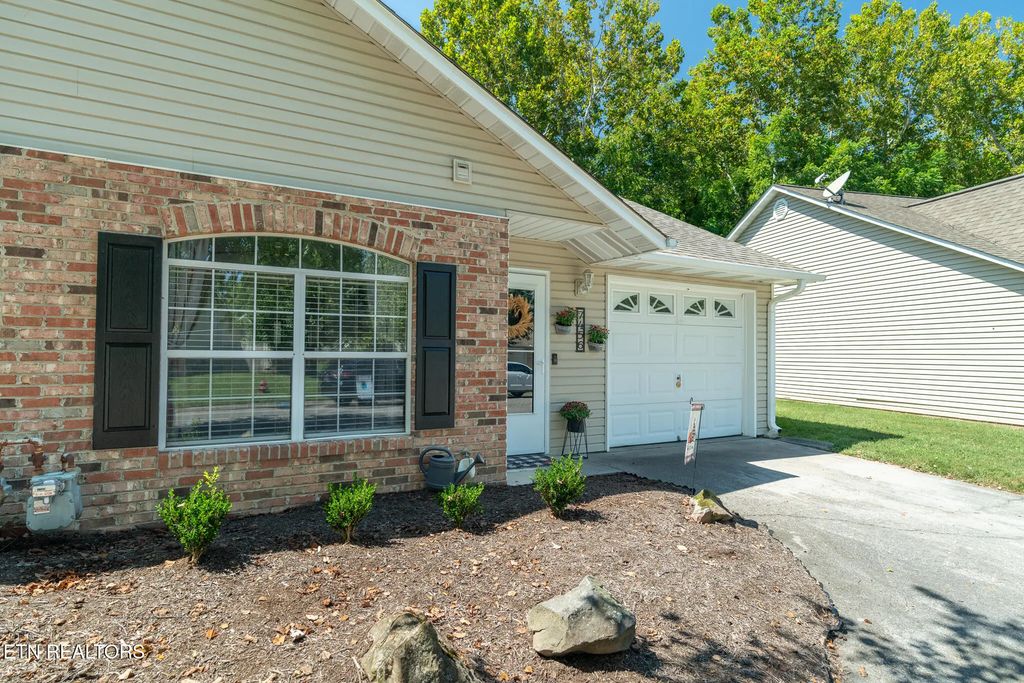 7456 Creek Song Court, Knoxville