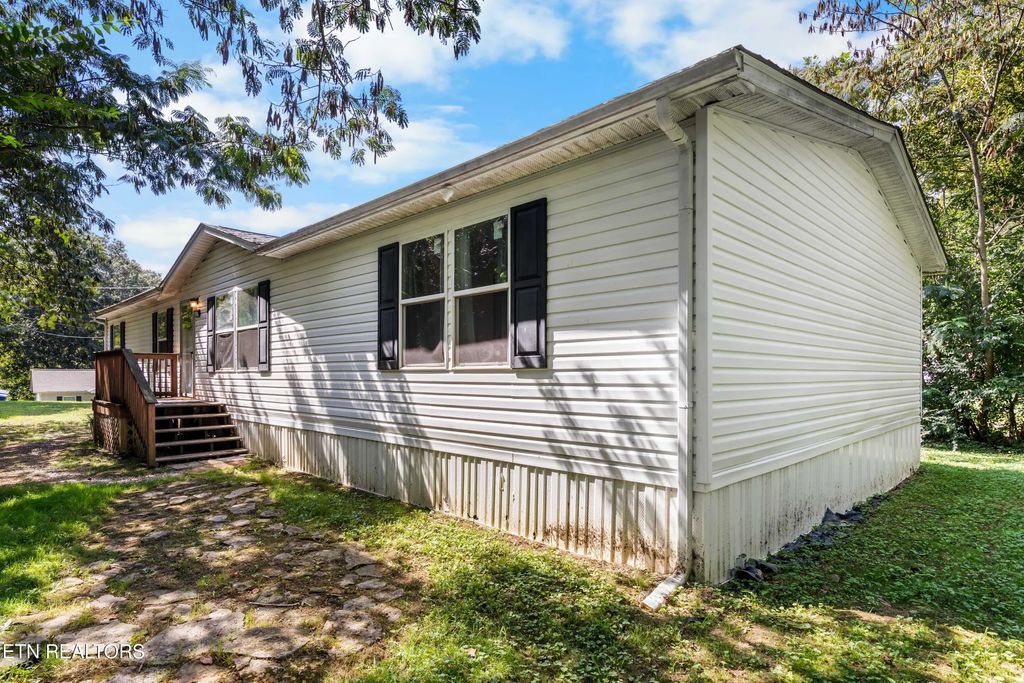 521 Poplar Ave, Jellico