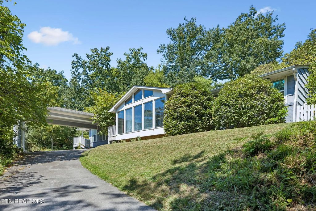 5603 S Briscoe Circle, Knoxville